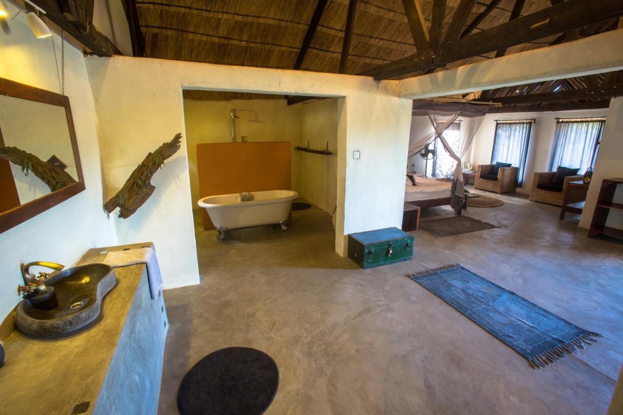 Track And Trail River Camp Kakumbi Esterno foto